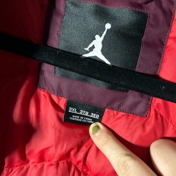 Nike Air Jordan Men's Lifestyle Down Vest Maroon Size 3XL - Picture 3 of 5